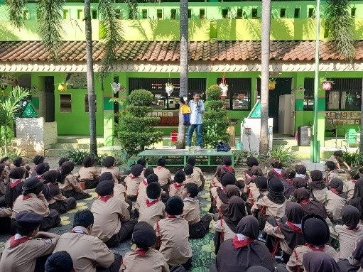Wisata LiterAsyik Ke SDN Kelapa Dua Wetan 01